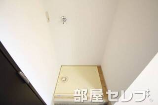 洗濯機置き場はこちらへ。