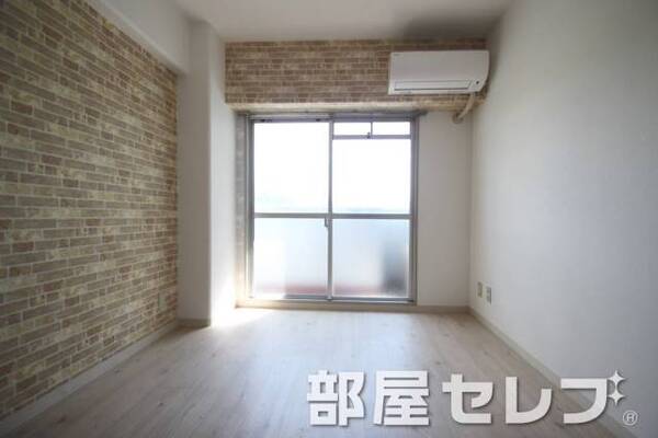 白を基調にしたお部屋です。