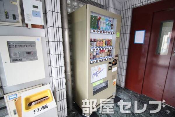 自動販売機あります。
