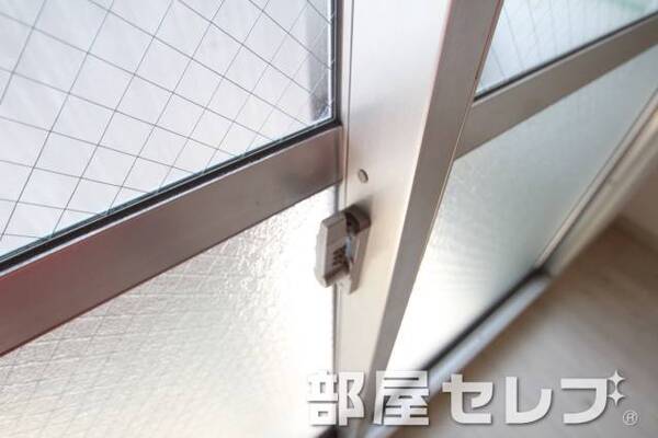 網ガラス。