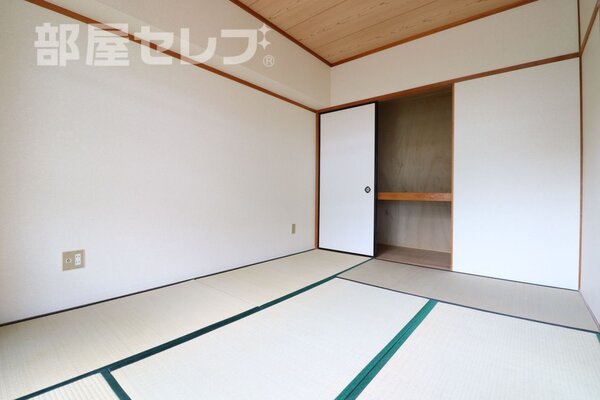 いている洋室で