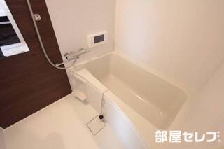 ゆったりバスルームです