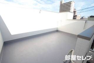 珍しいルーフバルコニーです
