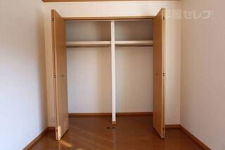 収納力のある大型クローゼットです。
