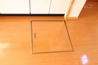 キッチンには床下収納があります。