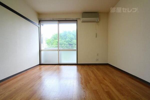 明るいお部屋です。