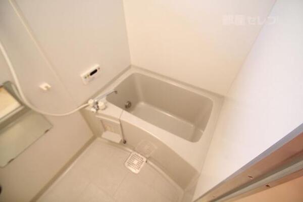 追い焚き付きのお風呂です。