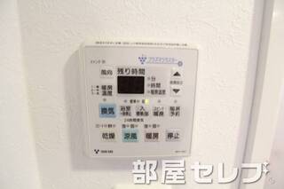 浴室乾燥機付き。