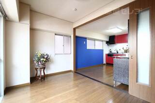 ※部屋によって色が異なる場合があります。