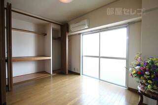 ※部屋によって色が異なる場合があります。