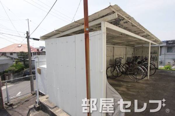 駐輪場。