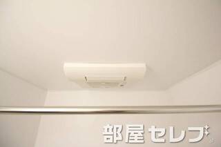 浴室乾燥機付き。