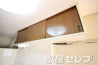 キッチン上部の収納です。