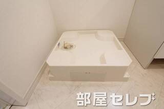 洗濯機置場はこちらへ。