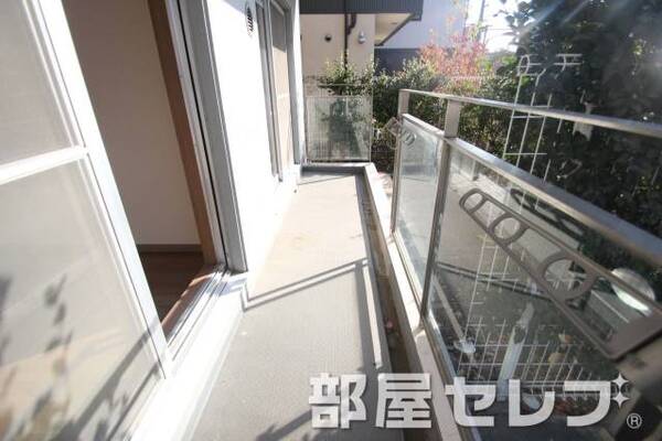 バルコニから専用庭へ。