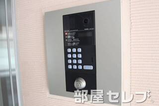 オートロック完備。