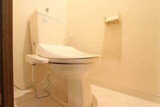 綺麗なトイレで考え事でも。