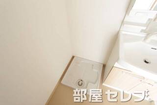 洗濯機置き置き場はこちらへ。（他号室の写真です）
