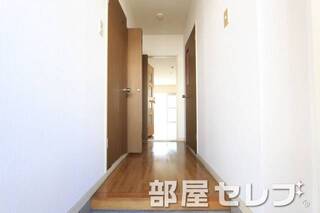 玄関から見ても明るいですね。