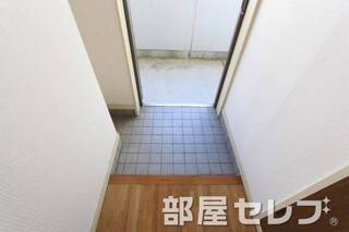輝かしい玄関ですね。