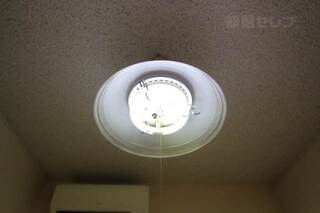 居室に照明ついてますよ。