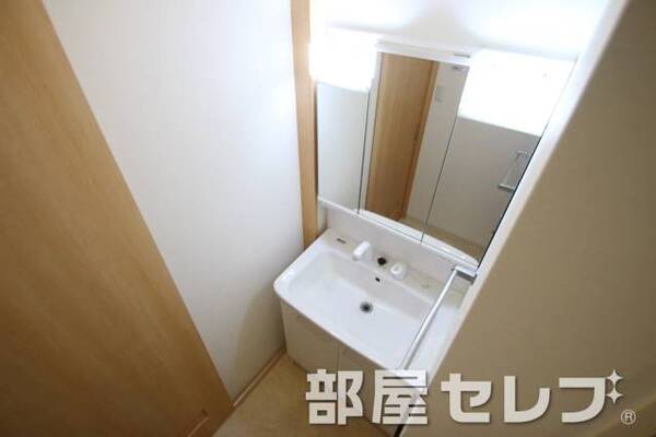 洗髪洗面化粧台。