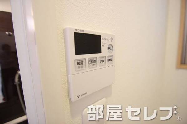 浴室乾燥機付き。