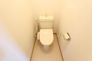 温水洗浄機能付きトイレで快適です。