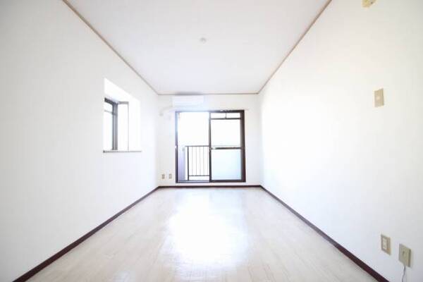 広々したお部屋で生活しやすいですね。