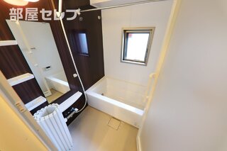 窓付きバスルーム