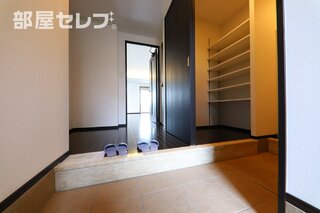 シューズクロークの付いた玄関