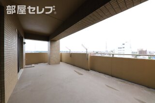 広いバルコニー