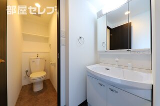 ２階にも洗面、トイレがあります