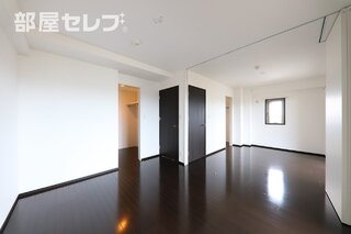 洋間は間仕切りができます仕切りを取ると１２帖