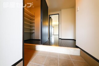 玄関からの写真です。