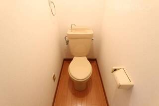 広いトイレですよね。