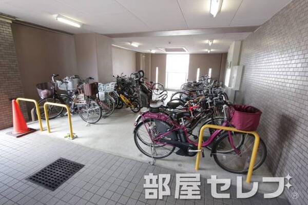駐輪場。
