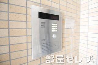 オートロック完備。