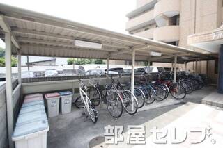 駐輪場。