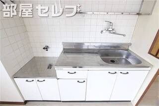 段落ちキッチン。