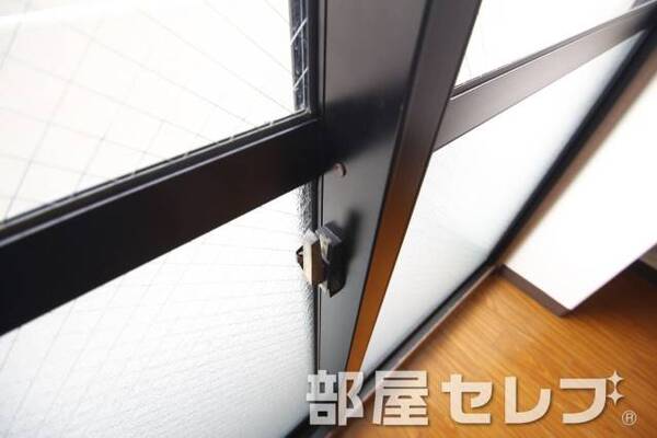 網ガラス。
