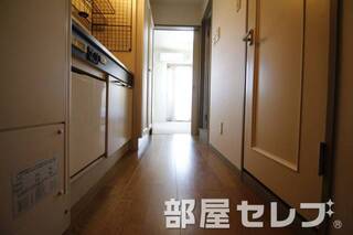 玄関まわり。