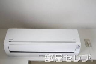冷暖房エアコン付きです。