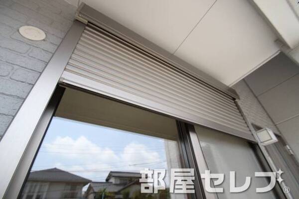 防犯シャッター付きで安心。