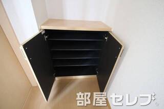 下駄箱付きで安心。