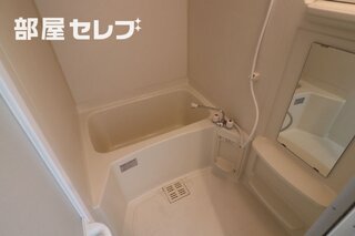 お風呂には浴室乾燥機が備わります。