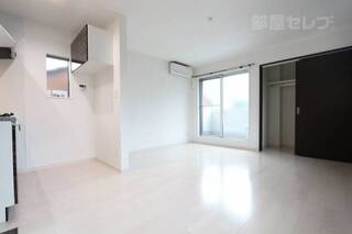 お部屋が白を基調とした感じになっております