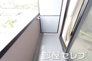 明るいバルコニーです。