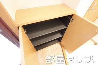 シューズボックスで玄関スッキリ。