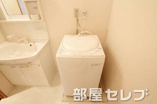 きれいな室内洗濯機置場です。